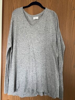 Lou & Grey Heather Gray Speckled V-Neck Pullover